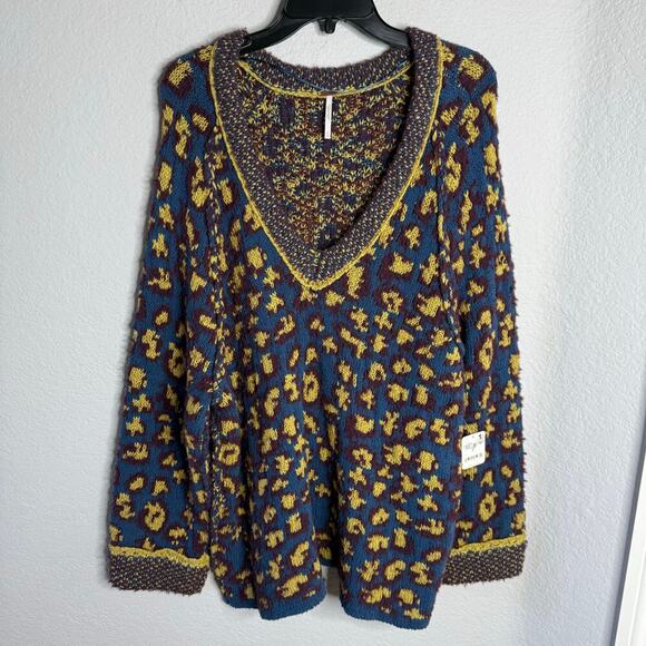 NWT FREE PEOPLE Little Animal Pullover / Blue Fig Combo - Picture 2 of 6